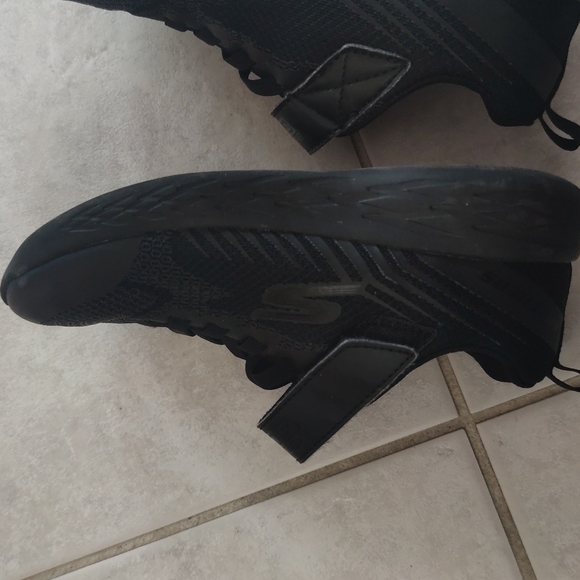 Sketchers - Picture 2 of 2